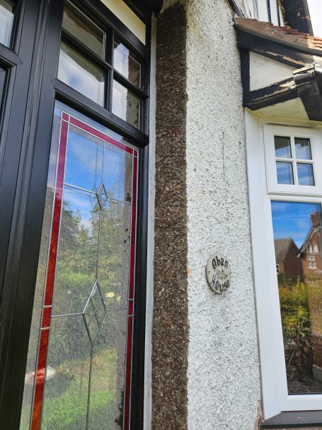 pebble dash of new windows, plasterer, plastering, tiler, tiling, 5 star windows.